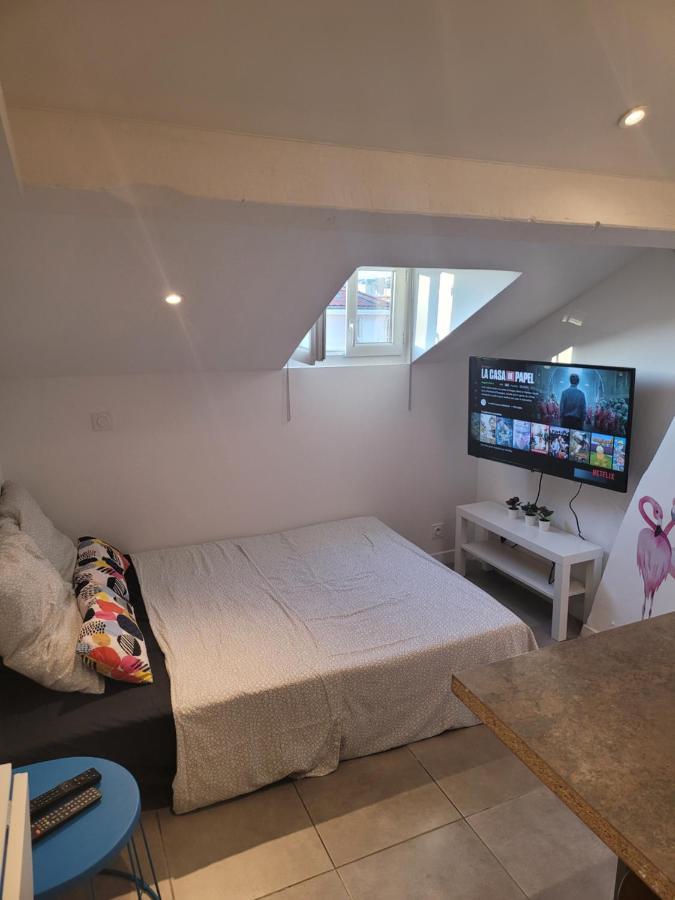 Studette Independante Hyeres Gare Particulier Apartment Exterior photo